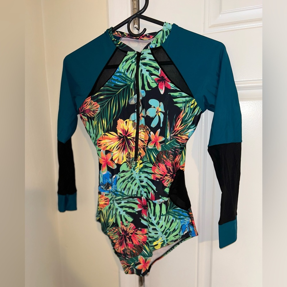 One piece swim suit